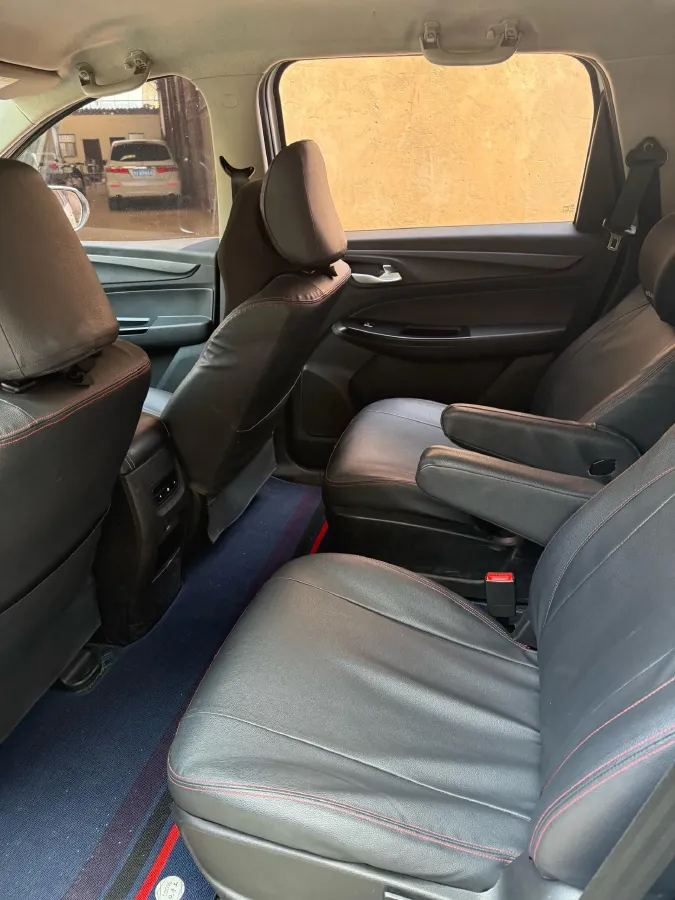 2019 BaoJun 730 1.5L 105HP L4 6MT,autocango,china used car exporter,china ev exporter,chinese used car exporter,chinese used ev exporter