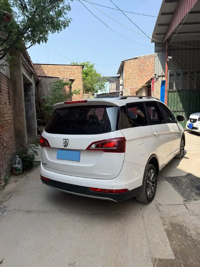 2019 BaoJun 730 1.5L 105HP L4 6MT,autocango,china used car exporter,china ev exporter,chinese used car exporter,chinese used ev exporter