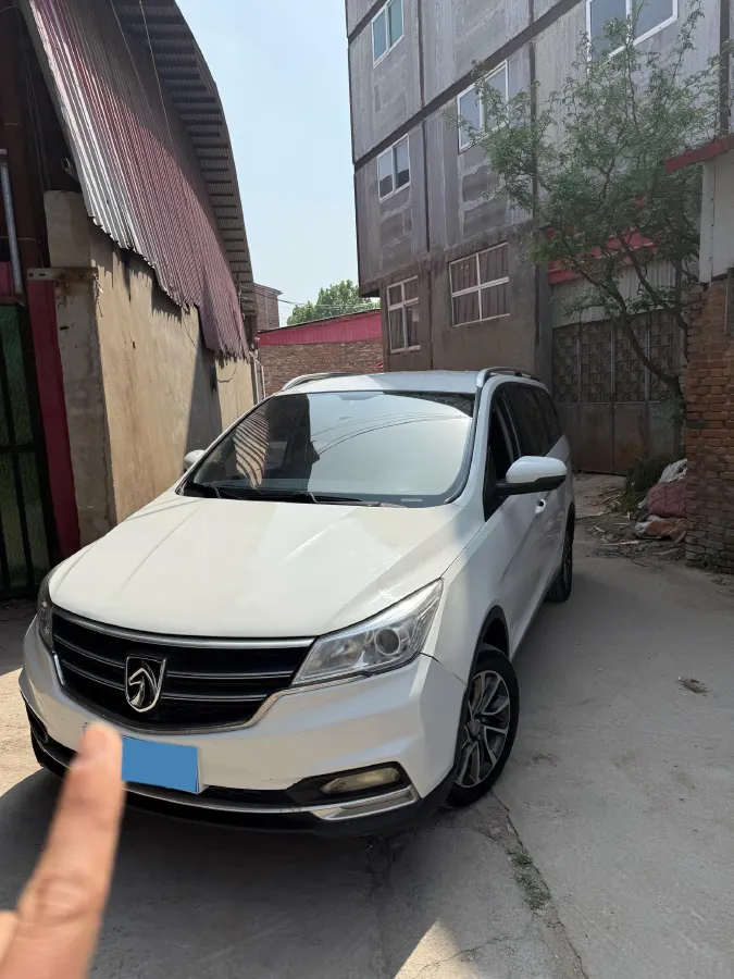 2019 BaoJun 730 1.5L 105HP L4 6MT,autocango,china used car exporter,china ev exporter,chinese used car exporter,chinese used ev exporter