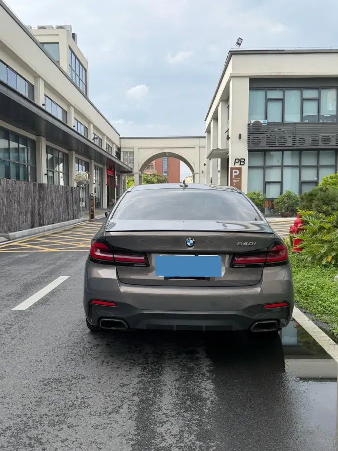 2022 BMW 5 Series 2.0T 252HP L4 8AT,autocango,china used car exporter,china ev exporter,chinese used car exporter,chinese used ev exporter