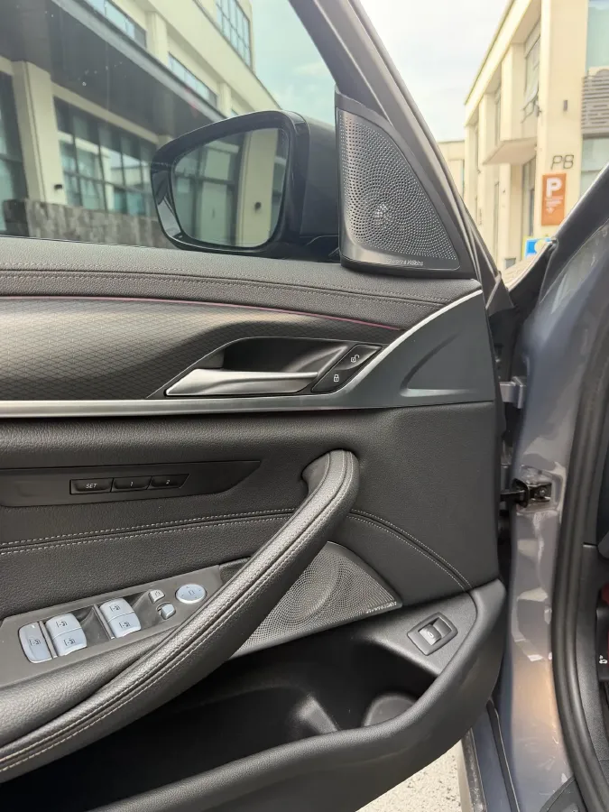 2022 BMW 5 Series 2.0T 252HP L4 8AT,autocango,china used car exporter,china ev exporter,chinese used car exporter,chinese used ev exporter