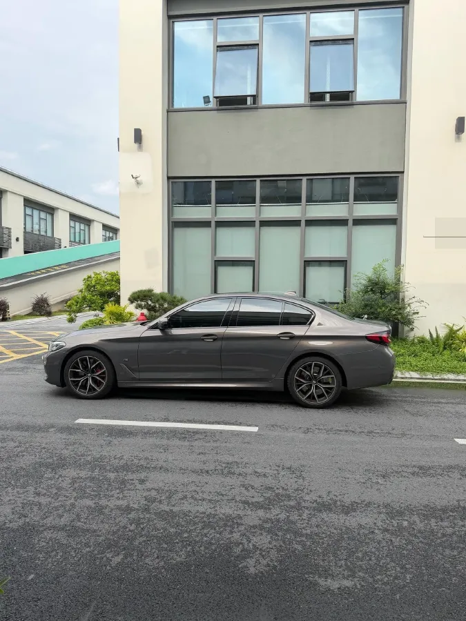 2022 BMW 5 Series 2.0T 252HP L4 8AT,autocango,china used car exporter,china ev exporter,chinese used car exporter,chinese used ev exporter