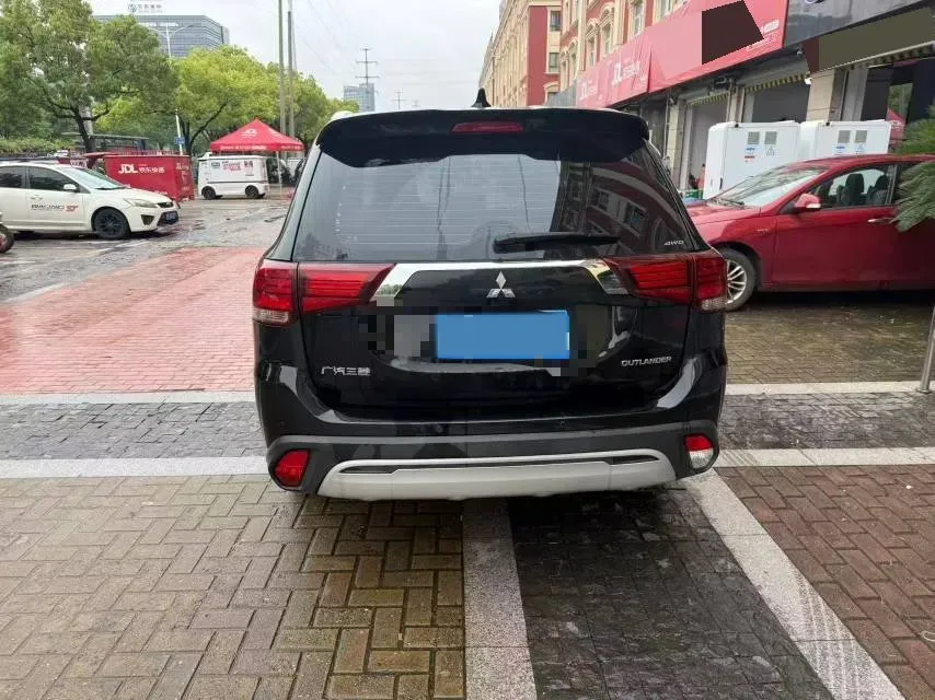 2020 Mitsubishi Outlander 2.4L 192HP L4 CVT,autocango,china used car exporter,china ev exporter,chinese used car exporter,chinese used ev exporter