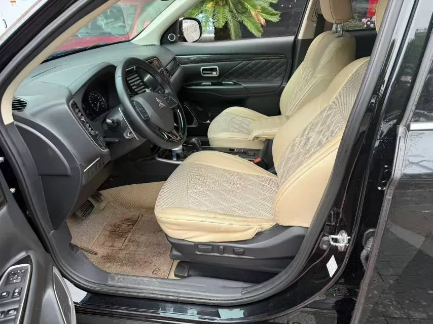 2020 Mitsubishi Outlander 2.4L 192HP L4 CVT,autocango,china used car exporter,china ev exporter,chinese used car exporter,chinese used ev exporter