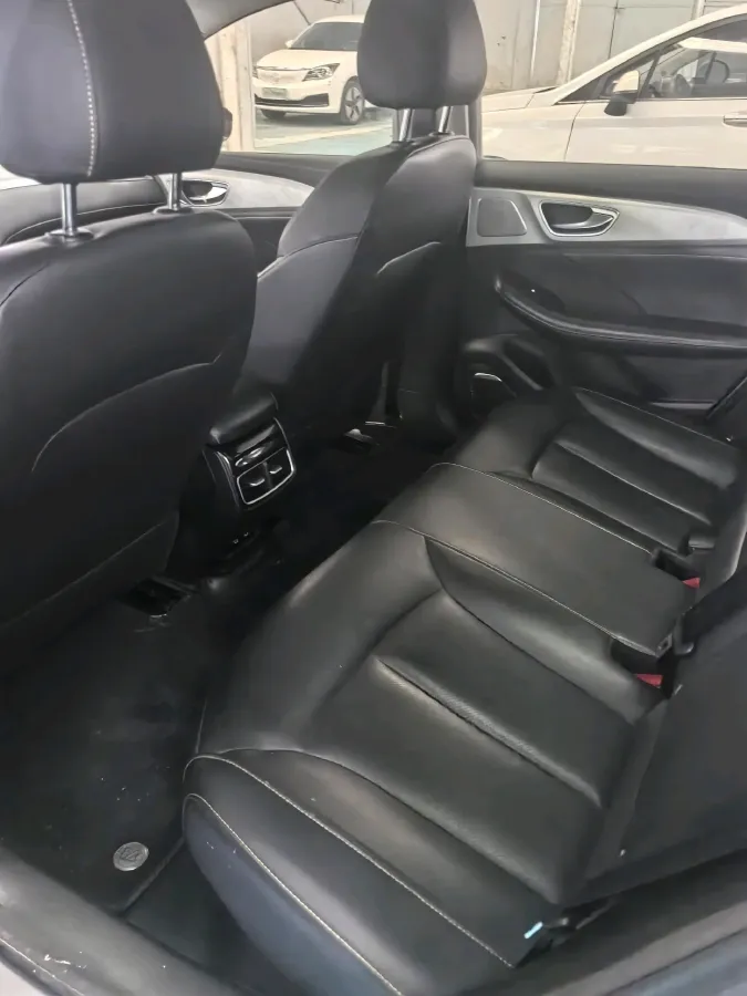 2022 JMC YuHu 7 2.0T 141HP L4 8AT,autocango,china used car exporter,china ev exporter,chinese used car exporter,chinese used ev exporter