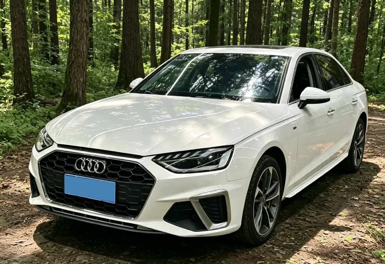 2022 Audi A4L 2.0T 190HP L4 7DCT,autocango,china used car exporter,china ev exporter,chinese used car exporter,chinese used ev exporter
