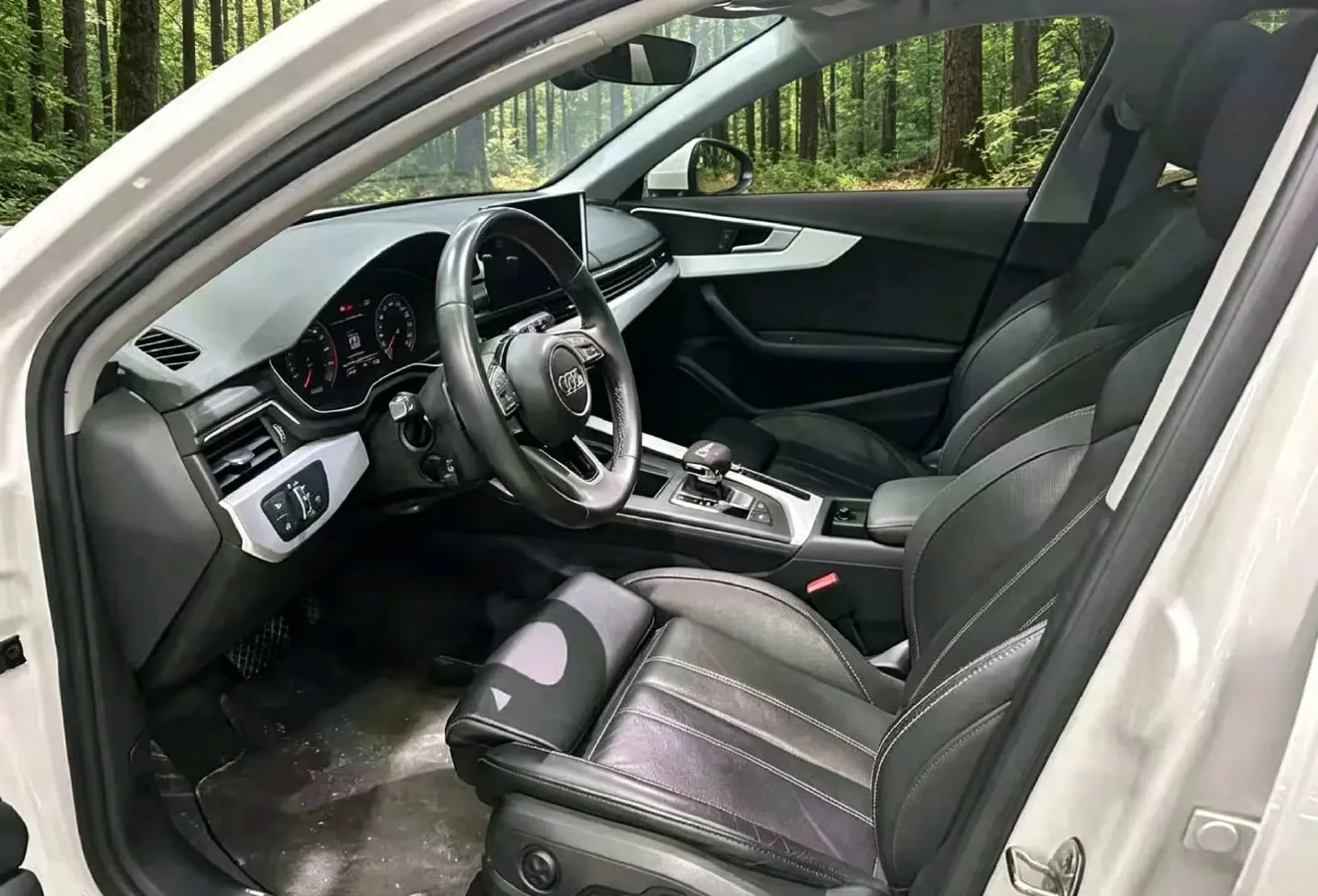 2022 Audi A4L 2.0T 190HP L4 7DCT,autocango,china used car exporter,china ev exporter,chinese used car exporter,chinese used ev exporter