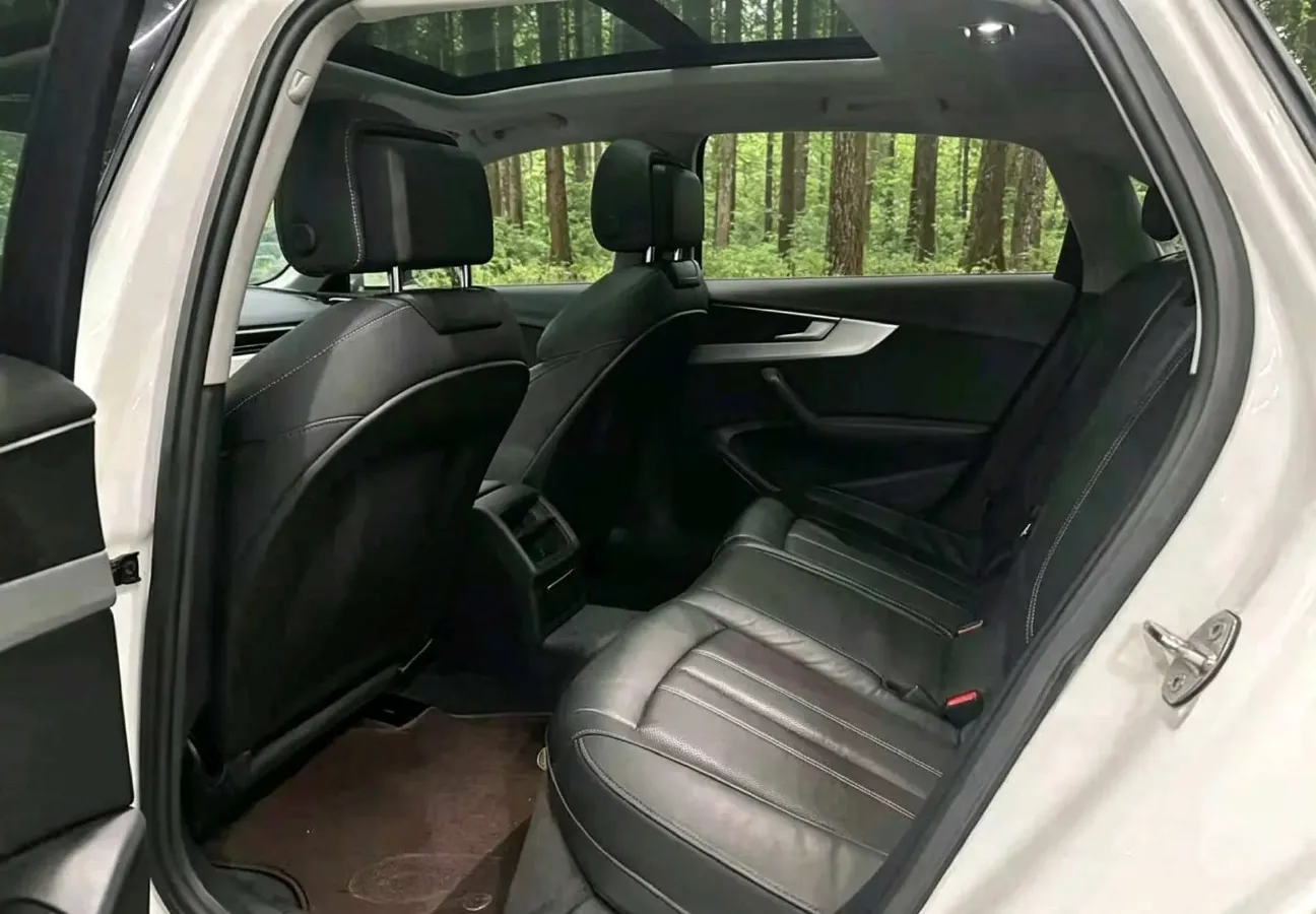 2022 Audi A4L 2.0T 190HP L4 7DCT,autocango,china used car exporter,china ev exporter,chinese used car exporter,chinese used ev exporter