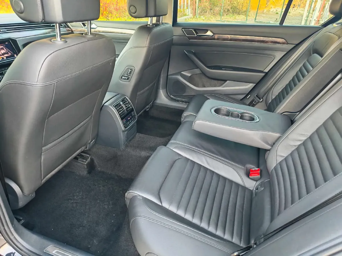 2019 Volkswagen Magotan 2.0T 186HP L4 7DCT,autocango,china used car exporter,china ev exporter,chinese used car exporter,chinese used ev exporter