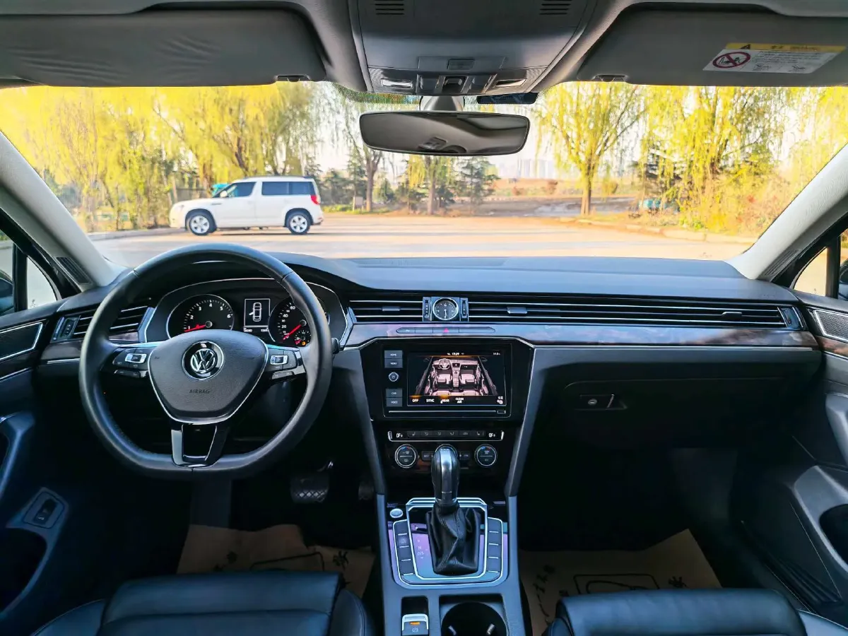 2019 Volkswagen Magotan 2.0T 186HP L4 7DCT,autocango,china used car exporter,china ev exporter,chinese used car exporter,chinese used ev exporter