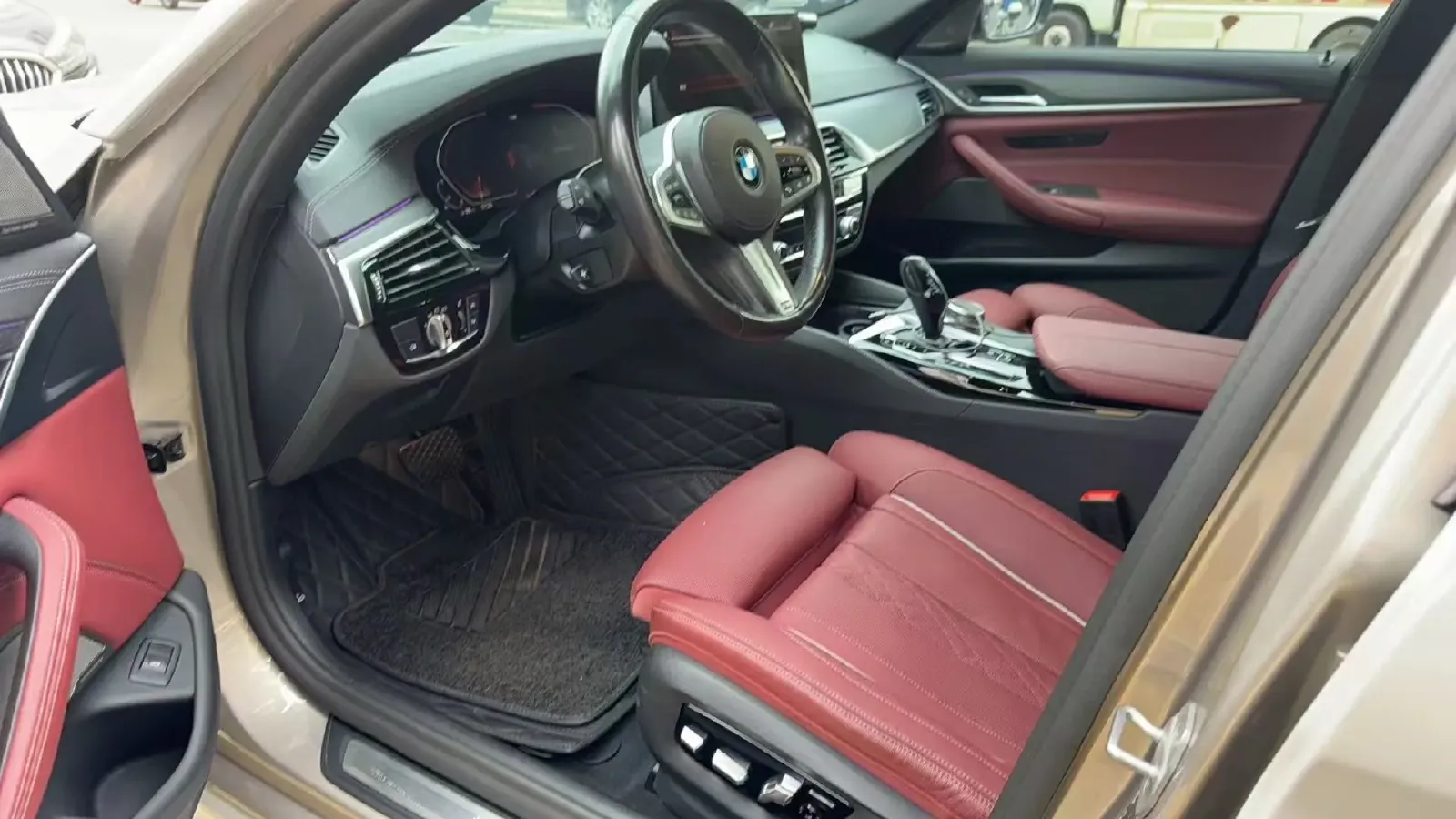 2021 BMW 5 Series 2.0T 252HP L4 8AT,autocango,china used car exporter,china ev exporter,chinese used car exporter,chinese used ev exporter