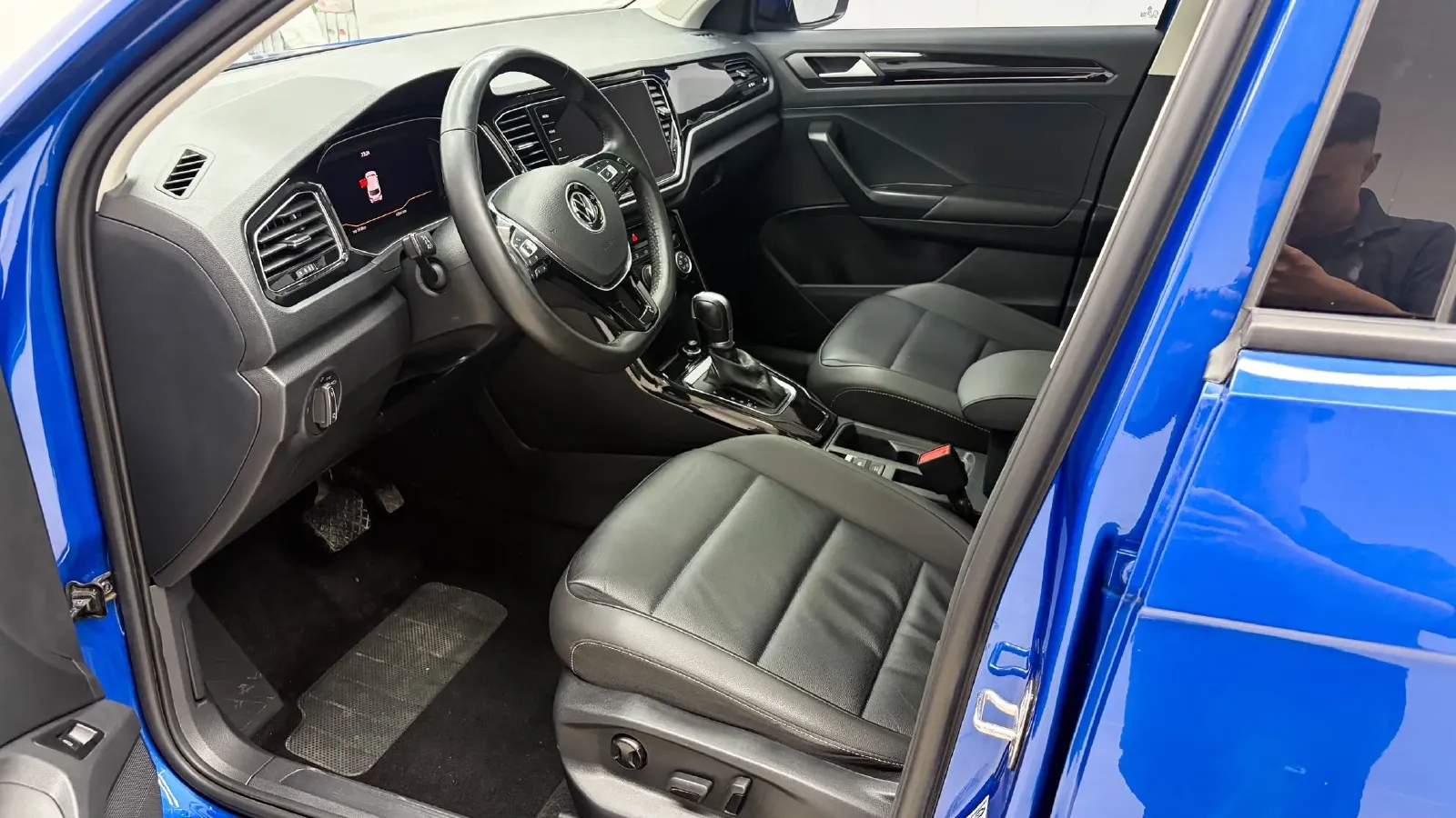 2022 Volkswagen T-Roc 1.4T 150HP L4 7DCT,autocango,china used car exporter,china ev exporter,chinese used car exporter,chinese used ev exporter