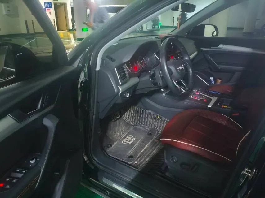 2020 Audi Q5L 2.0T 190HP L4 7DCT,autocango,china used car exporter,china ev exporter,chinese used car exporter,chinese used ev exporter