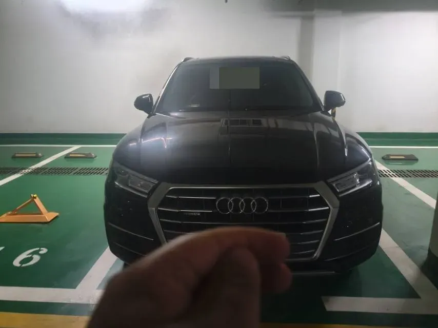2020 Audi Q5L 2.0T 190HP L4 7DCT,autocango,china used car exporter,china ev exporter,chinese used car exporter,chinese used ev exporter