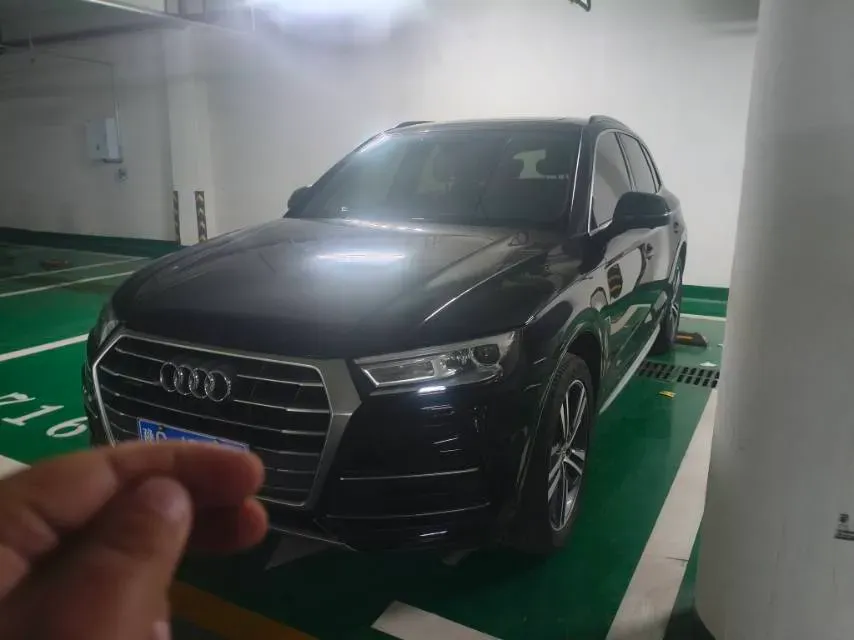 2020 Audi Q5L 2.0T 190HP L4 7DCT,autocango,china used car exporter,china ev exporter,chinese used car exporter,chinese used ev exporter