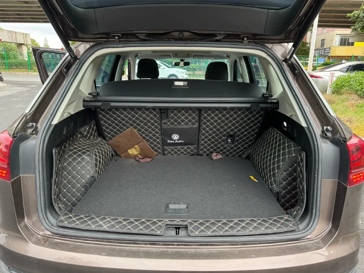 2019 Jeep Cherokee 2.0T 234HP L4 9AT,autocango,china used car exporter,china ev exporter,chinese used car exporter,chinese used ev exporter