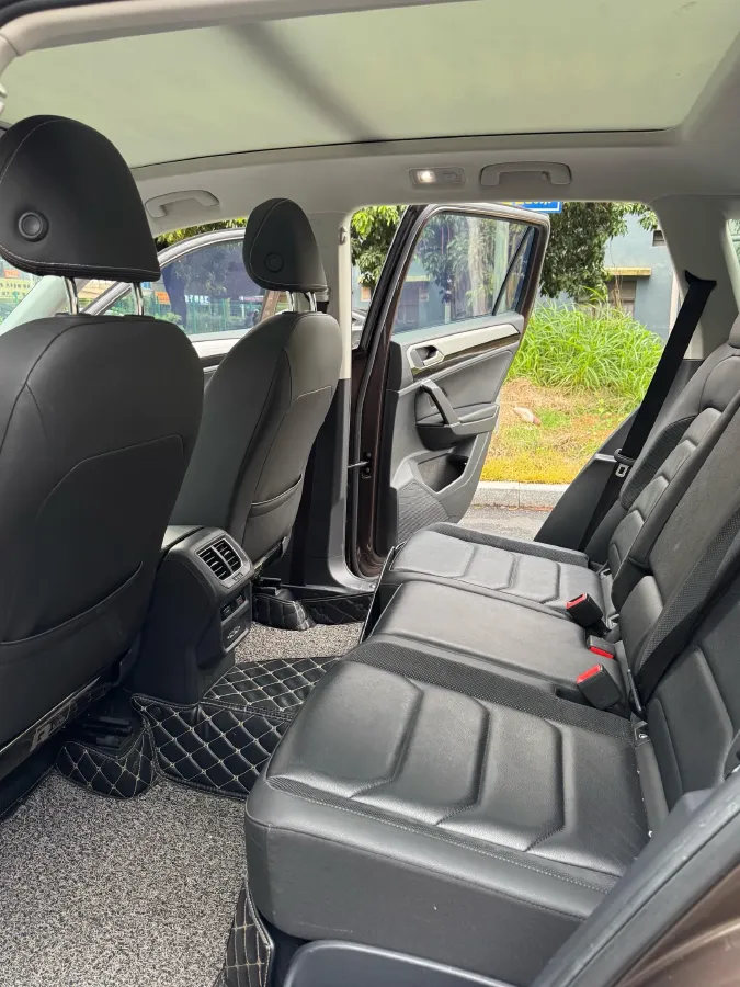 2019 Jeep Cherokee 2.0T 234HP L4 9AT,autocango,china used car exporter,china ev exporter,chinese used car exporter,chinese used ev exporter