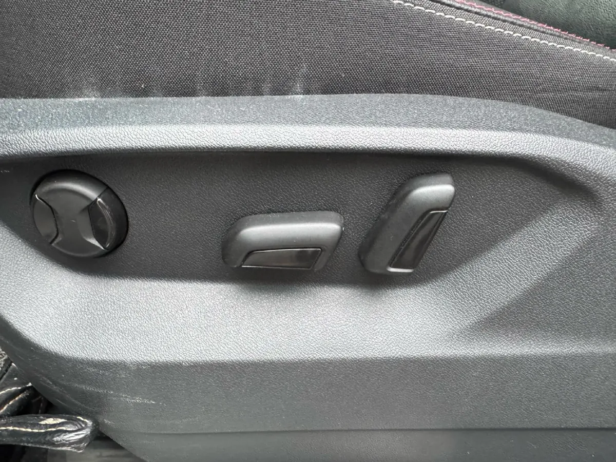 2019 Jeep Cherokee 2.0T 234HP L4 9AT,autocango,china used car exporter,china ev exporter,chinese used car exporter,chinese used ev exporter