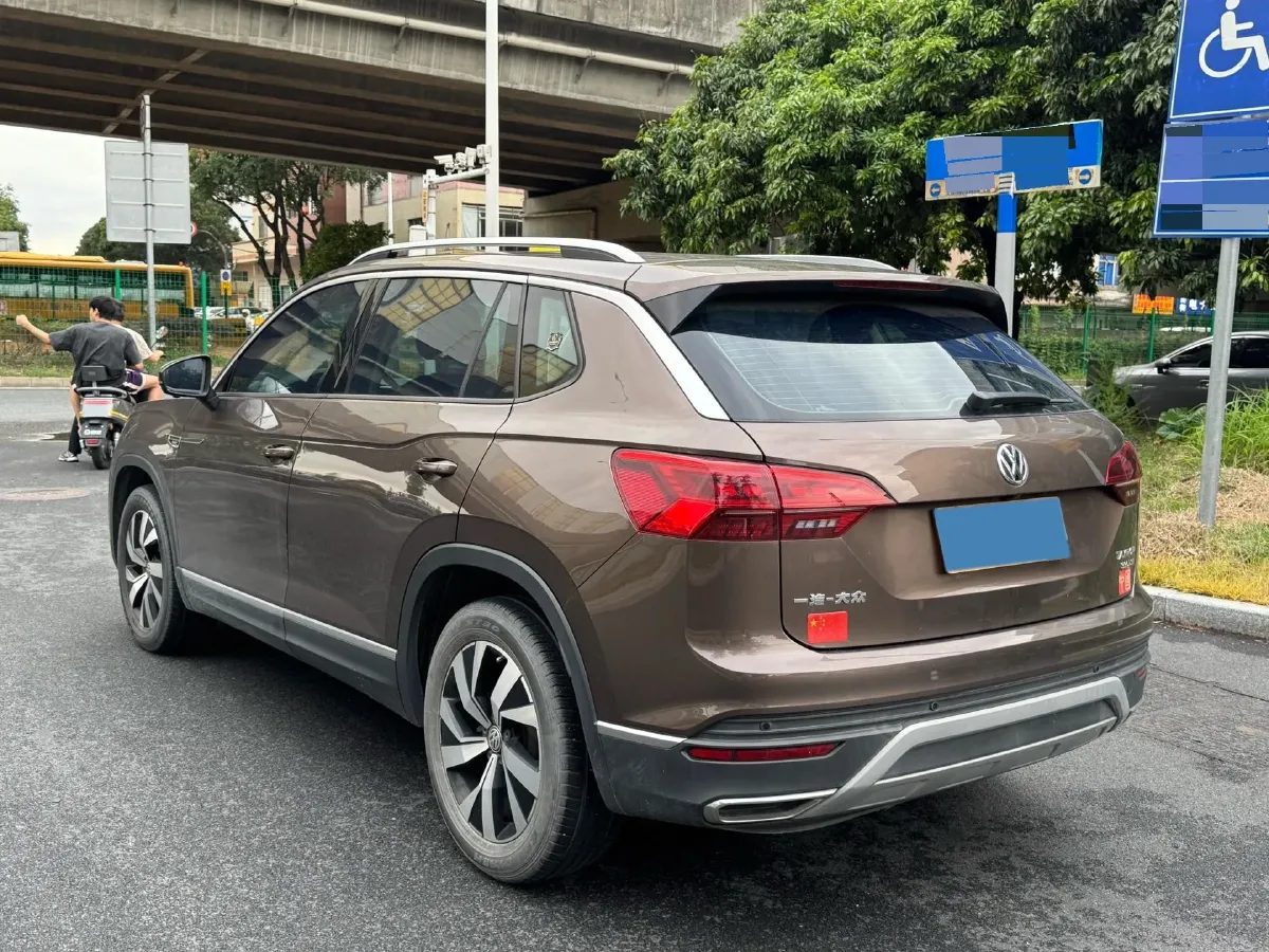 2019 Jeep Cherokee 2.0T 234HP L4 9AT,autocango,china used car exporter,china ev exporter,chinese used car exporter,chinese used ev exporter