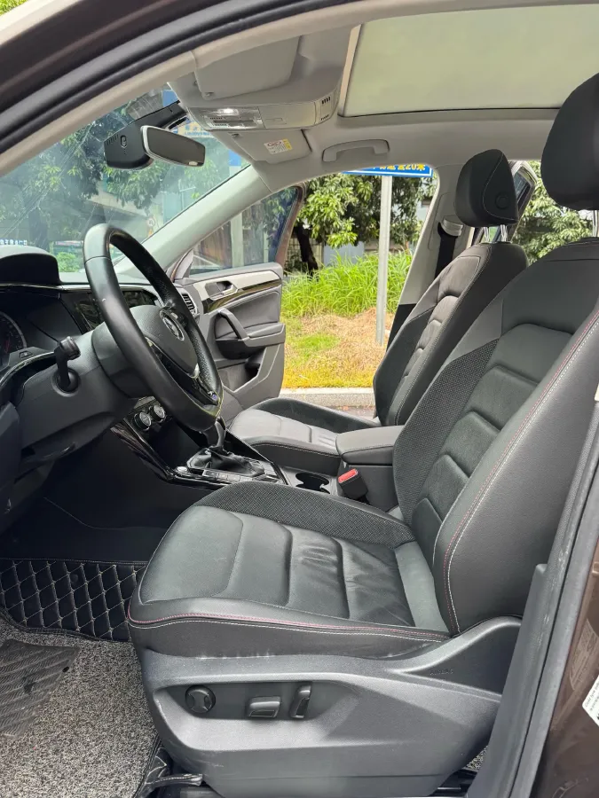 2019 Jeep Cherokee 2.0T 234HP L4 9AT,autocango,china used car exporter,china ev exporter,chinese used car exporter,chinese used ev exporter