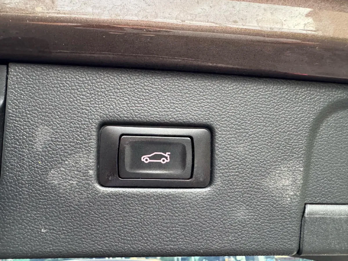 2019 Jeep Cherokee 2.0T 234HP L4 9AT,autocango,china used car exporter,china ev exporter,chinese used car exporter,chinese used ev exporter