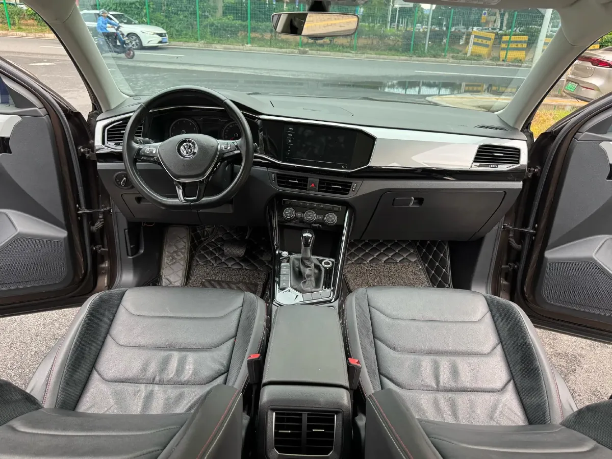 2019 Jeep Cherokee 2.0T 234HP L4 9AT,autocango,china used car exporter,china ev exporter,chinese used car exporter,chinese used ev exporter