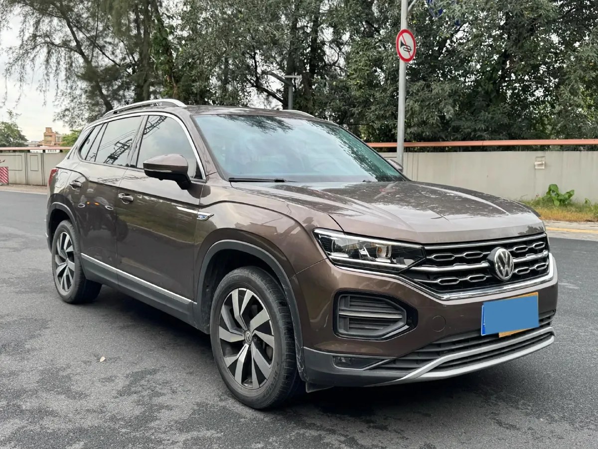 2019 Jeep Cherokee 2.0T 234HP L4 9AT,autocango,china used car exporter,china ev exporter,chinese used car exporter,chinese used ev exporter
