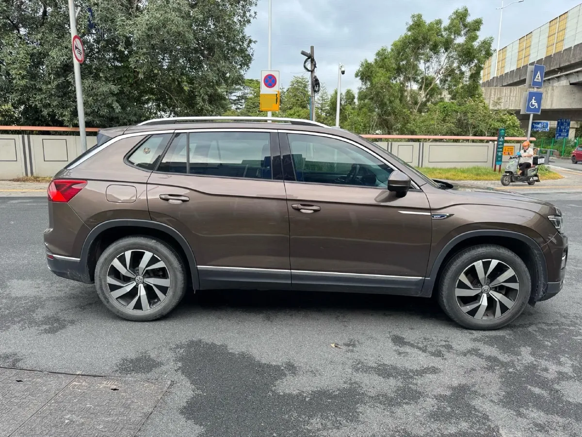 2019 Jeep Cherokee 2.0T 234HP L4 9AT,autocango,china used car exporter,china ev exporter,chinese used car exporter,chinese used ev exporter