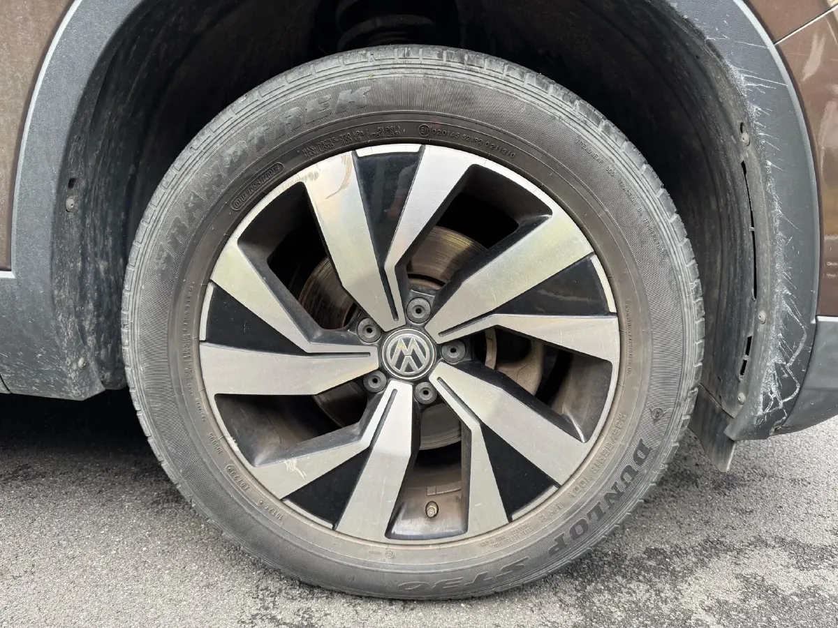 2019 Jeep Cherokee 2.0T 234HP L4 9AT,autocango,china used car exporter,china ev exporter,chinese used car exporter,chinese used ev exporter