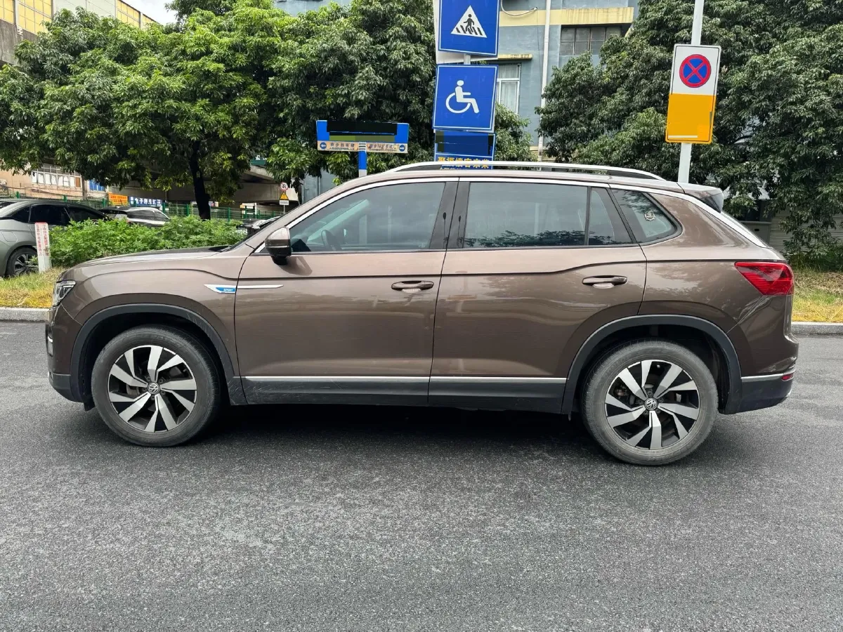 2019 Jeep Cherokee 2.0T 234HP L4 9AT,autocango,china used car exporter,china ev exporter,chinese used car exporter,chinese used ev exporter