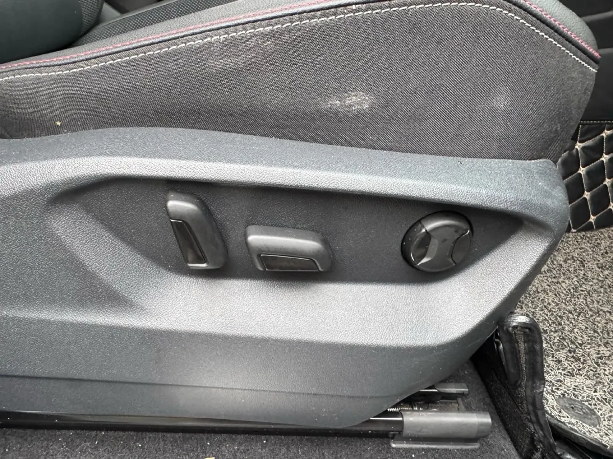 2019 Jeep Cherokee 2.0T 234HP L4 9AT,autocango,china used car exporter,china ev exporter,chinese used car exporter,chinese used ev exporter