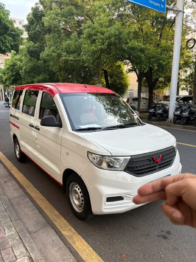 2019 WuLing HongGuang V 1.5L 105HP L4 5MT,autocango,china used car exporter,china ev exporter,chinese used car exporter,chinese used ev exporter
