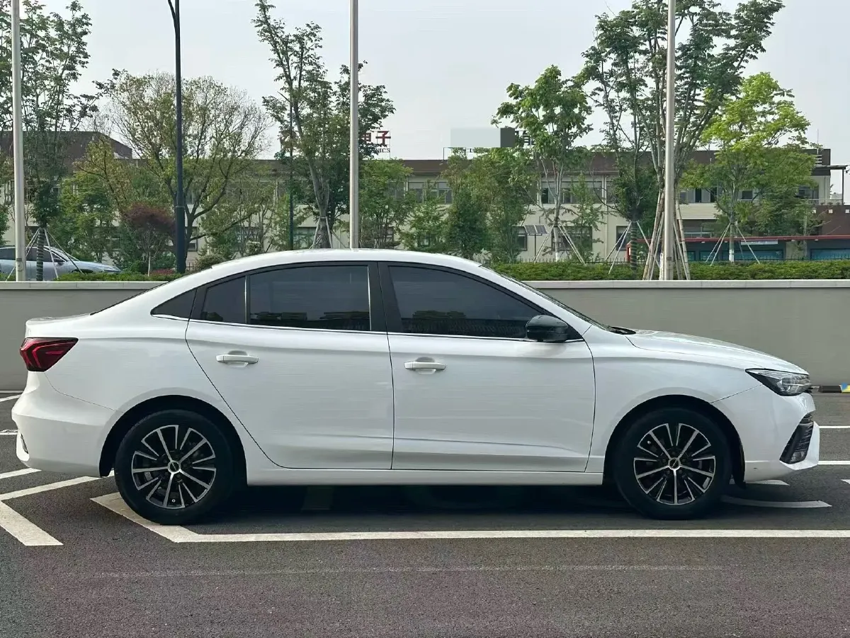 2021 Roewe i5 1.5L 120HP L4 CVT,autocango,china used car exporter,china ev exporter,chinese used car exporter,chinese used ev exporter