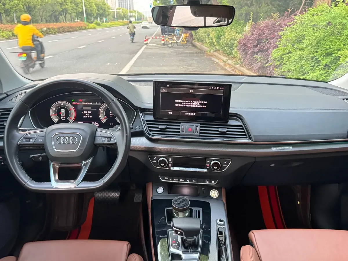 2022 Audi Q5L 2.0T 190HP L4 7DCT,autocango,china used car exporter,china ev exporter,chinese used car exporter,chinese used ev exporter