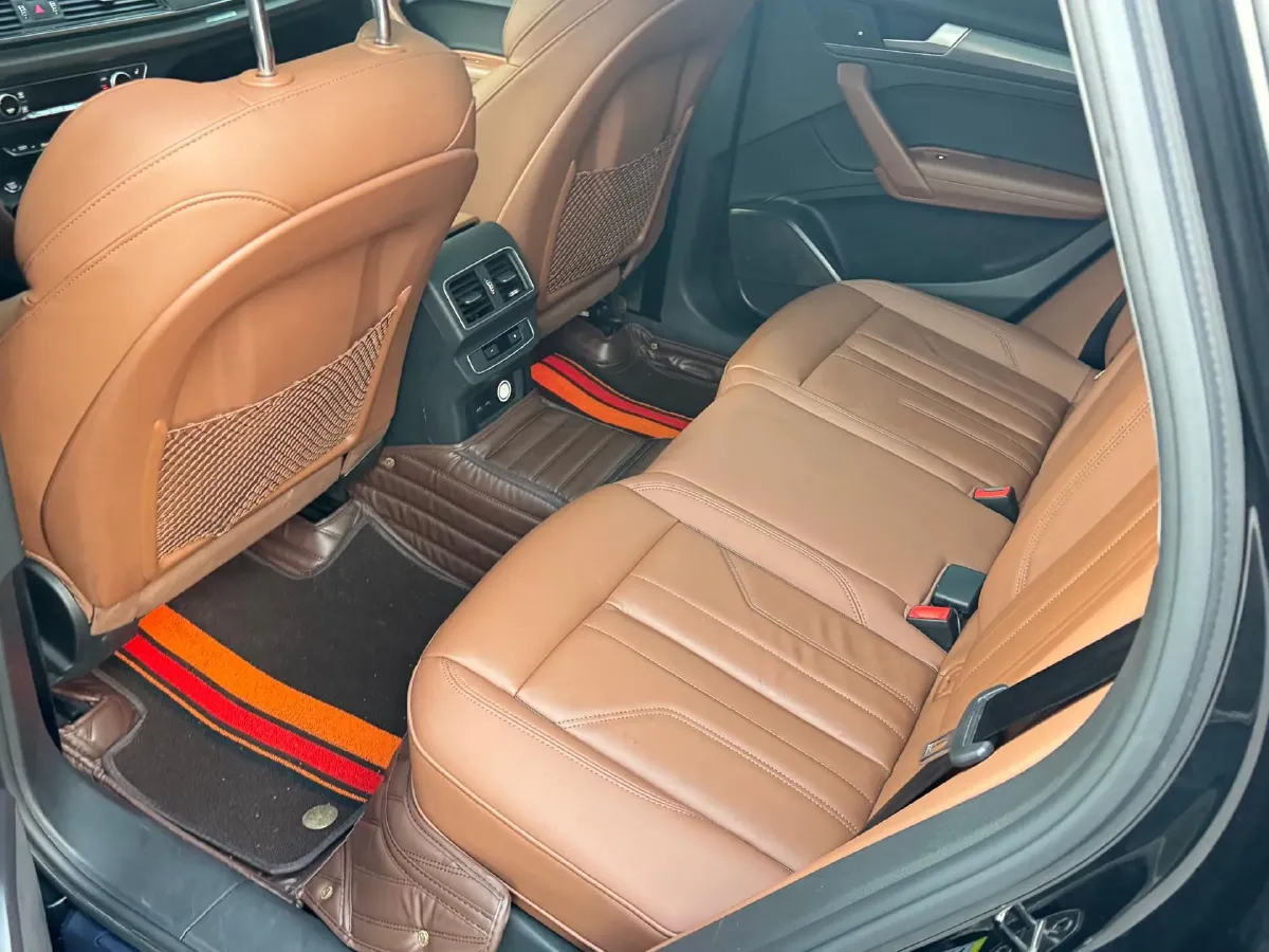 2022 Audi Q5L 2.0T 190HP L4 7DCT,autocango,china used car exporter,china ev exporter,chinese used car exporter,chinese used ev exporter