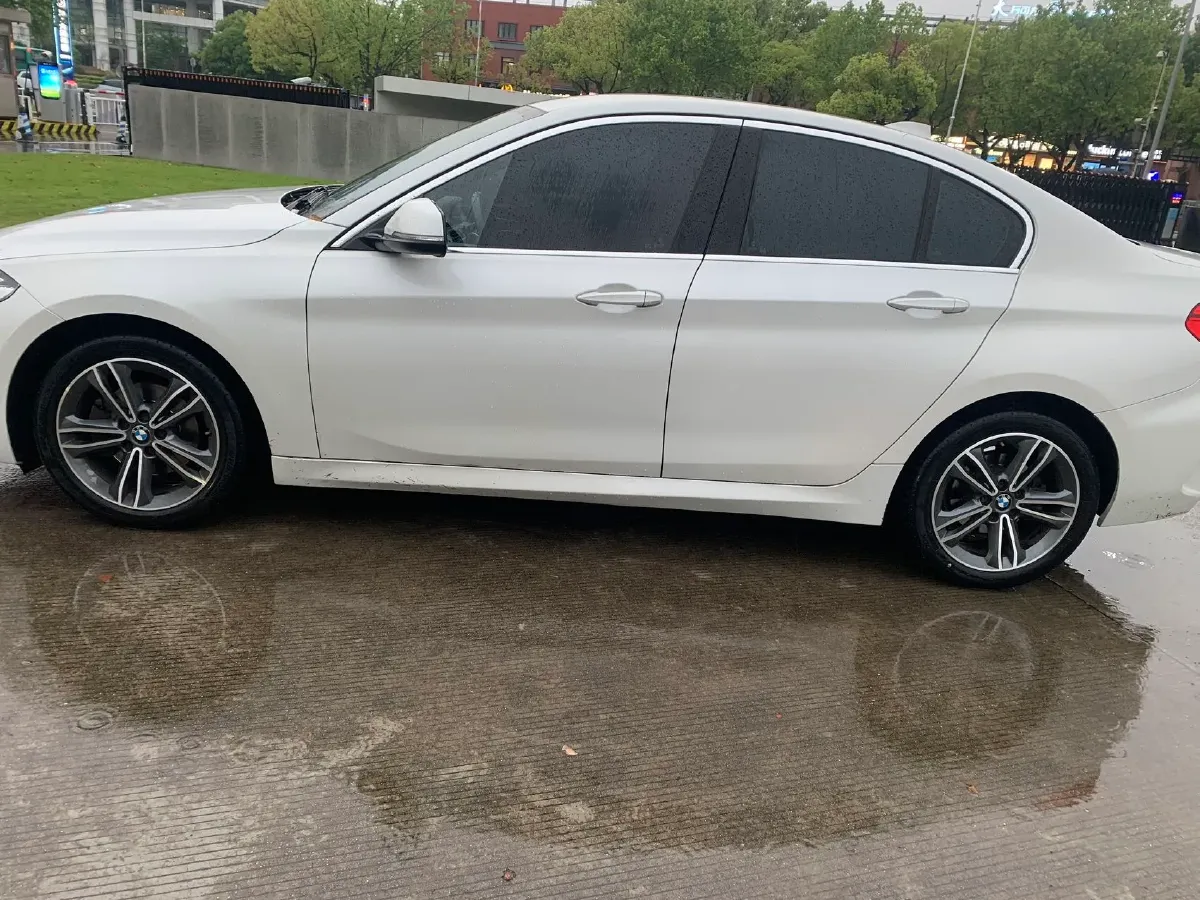 2021 BMW 1 Series 1.5T 140HP L3 7DCT,autocango,china used car exporter,china ev exporter,chinese used car exporter,chinese used ev exporter