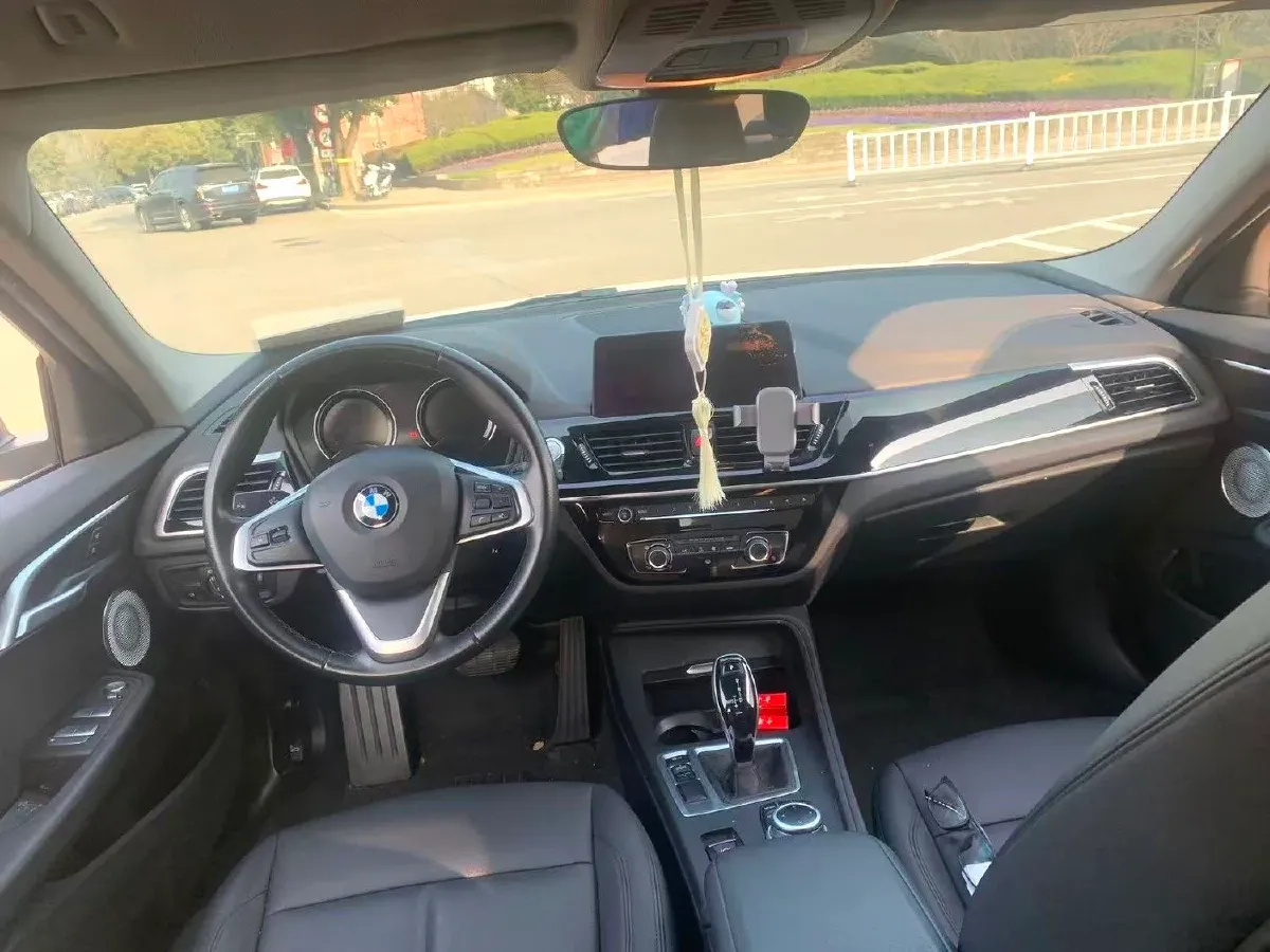 2021 BMW 1 Series 1.5T 140HP L3 7DCT,autocango,china used car exporter,china ev exporter,chinese used car exporter,chinese used ev exporter