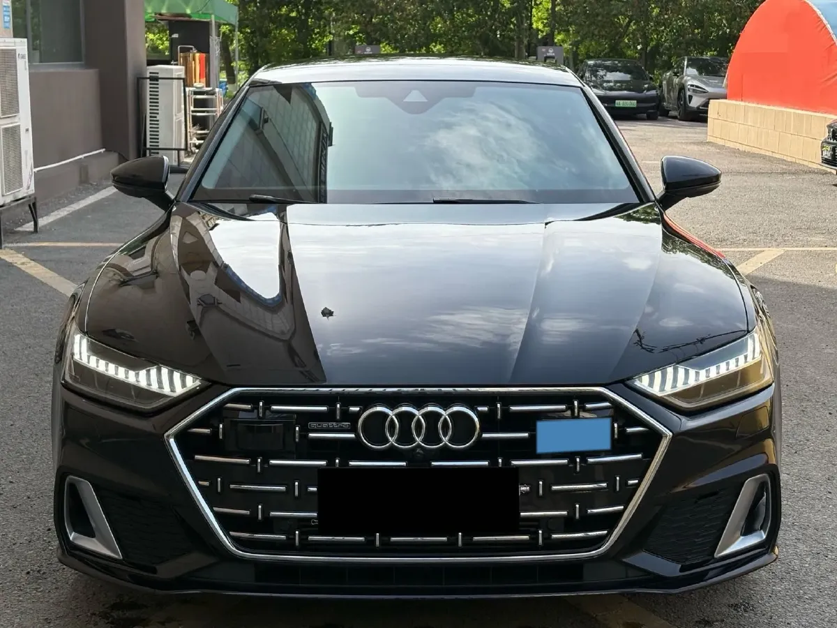 2022 Audi A7L 2.0T 245HP L4 7DCT,autocango,china used car exporter,china ev exporter,chinese used car exporter,chinese used ev exporter