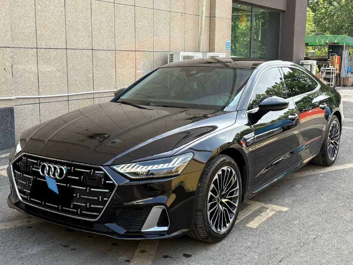2022 Audi A7L 2.0T 245HP L4 7DCT,autocango,china used car exporter,china ev exporter,chinese used car exporter,chinese used ev exporter