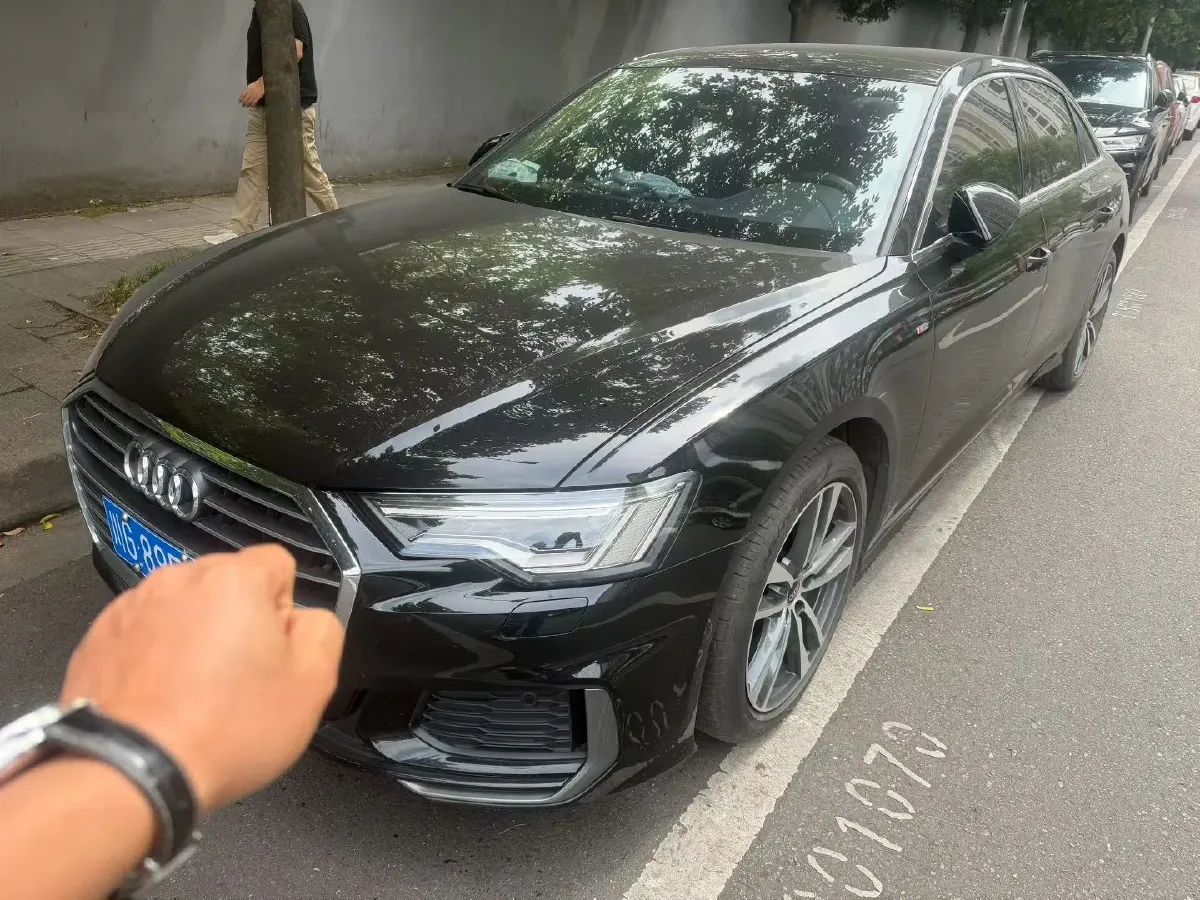 2022 Audi A6L 2.0T 190HP L4 7DCT,autocango,china used car exporter,china ev exporter,chinese used car exporter,chinese used ev exporter