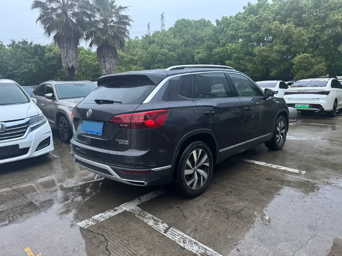 2019 Jeep Cherokee 2.0T 234HP L4 9AT,autocango,china used car exporter,china ev exporter,chinese used car exporter,chinese used ev exporter