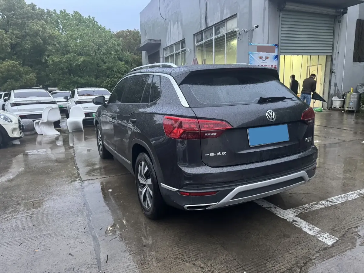 2019 Jeep Cherokee 2.0T 234HP L4 9AT,autocango,china used car exporter,china ev exporter,chinese used car exporter,chinese used ev exporter