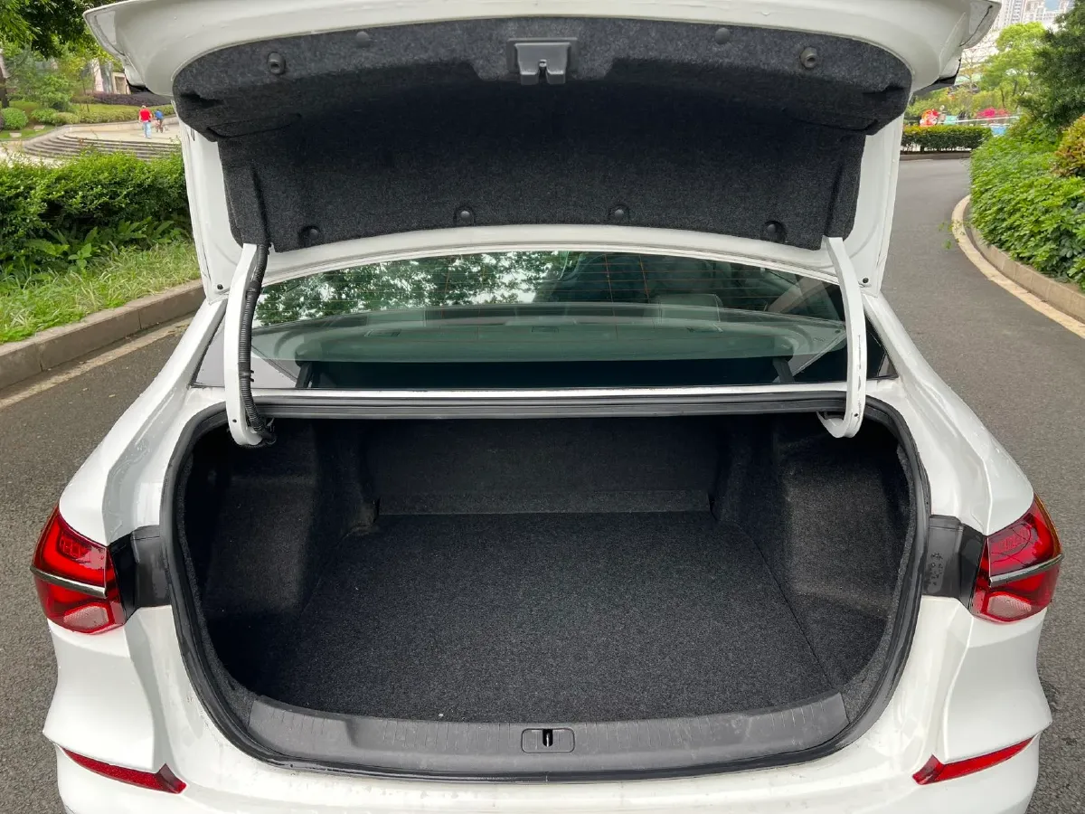 2019 Chevrolet Monza 1.3T 163HP L3 6AT,autocango,china used car exporter,china ev exporter,chinese used car exporter,chinese used ev exporter