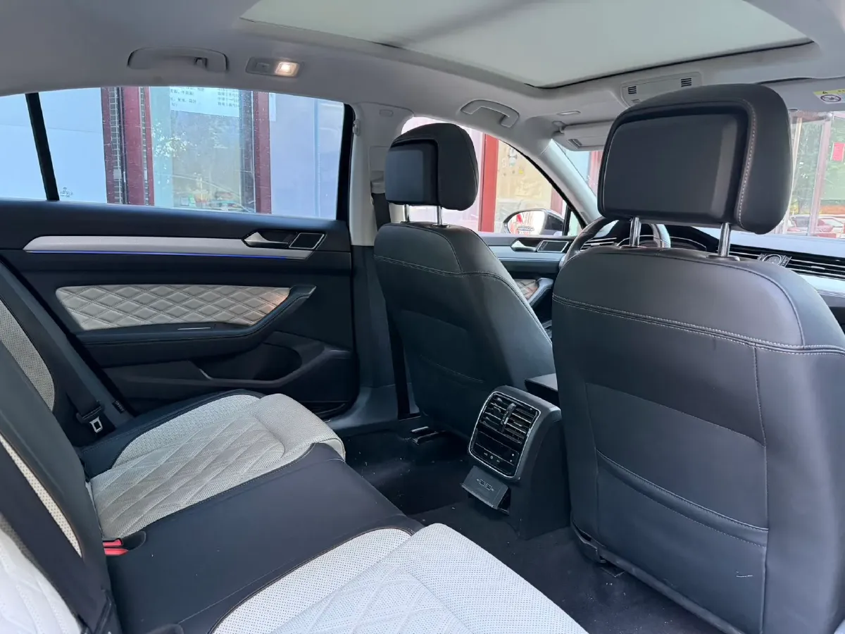 2023 Volkswagen Magotan 2.0T 186HP L4 7DCT,autocango,china used car exporter,china ev exporter,chinese used car exporter,chinese used ev exporter