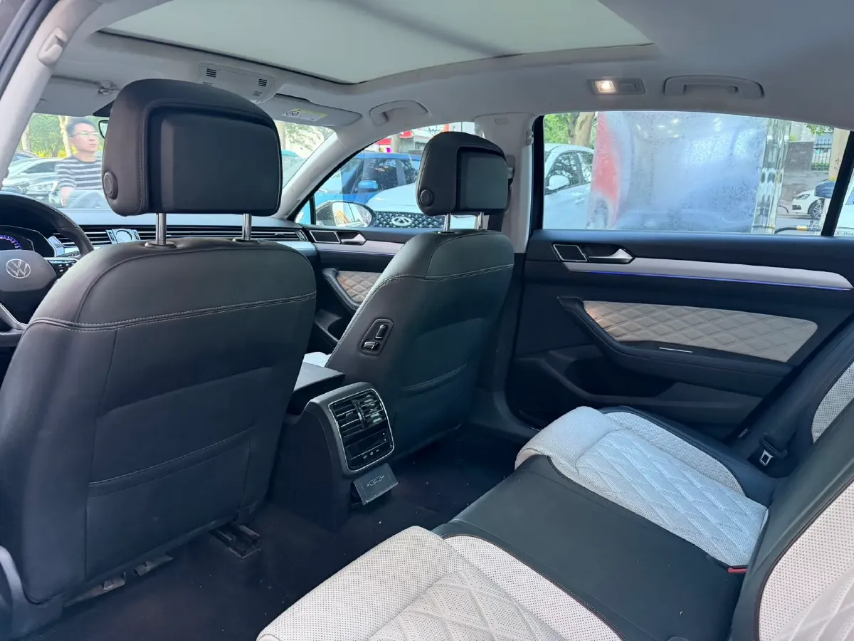 2023 Volkswagen Magotan 2.0T 186HP L4 7DCT,autocango,china used car exporter,china ev exporter,chinese used car exporter,chinese used ev exporter