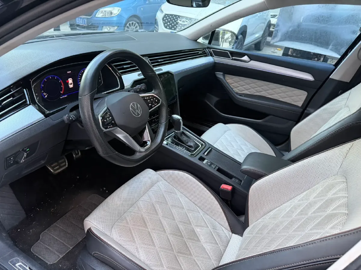 2023 Volkswagen Magotan 2.0T 186HP L4 7DCT,autocango,china used car exporter,china ev exporter,chinese used car exporter,chinese used ev exporter