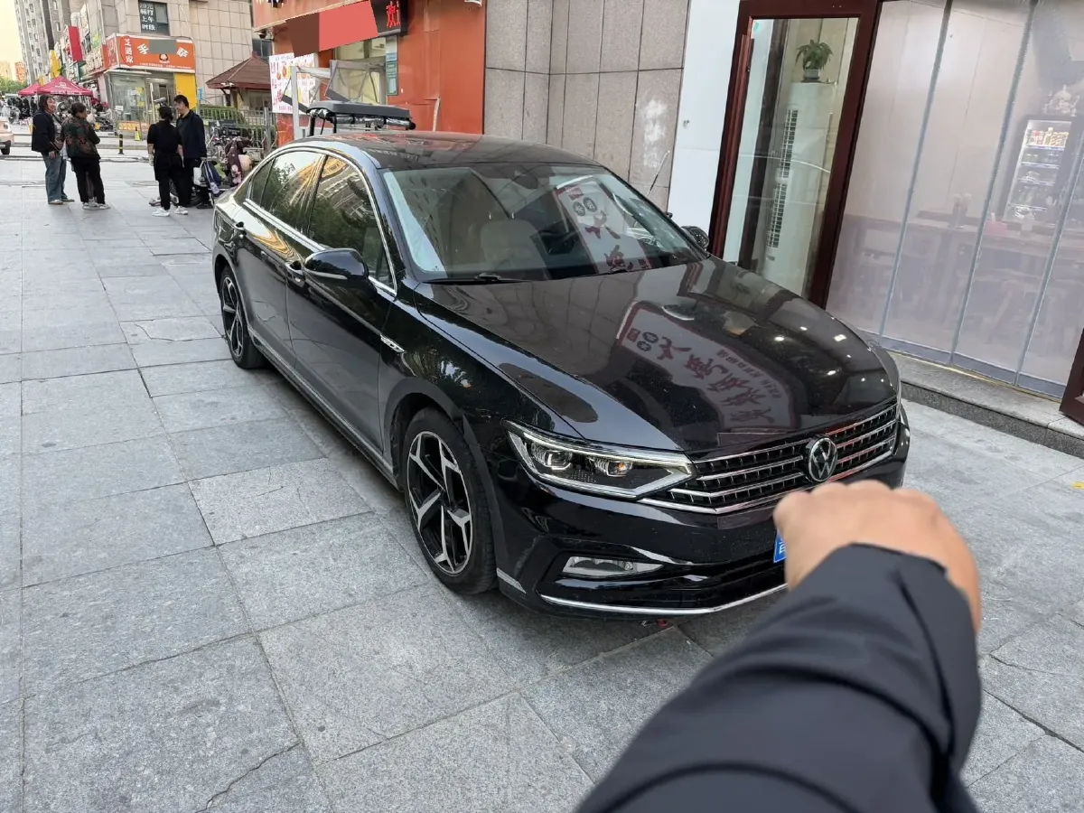 2023 Volkswagen Magotan 2.0T 186HP L4 7DCT,autocango,china used car exporter,china ev exporter,chinese used car exporter,chinese used ev exporter