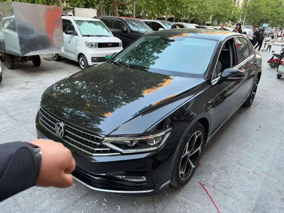 2023 Volkswagen Magotan 2.0T 186HP L4 7DCT,autocango,china used car exporter,china ev exporter,chinese used car exporter,chinese used ev exporter