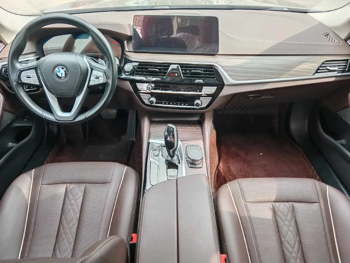 2023 BMW 5 Series 2.0T 245HP L4 8AT,autocango,china used car exporter,china ev exporter,chinese used car exporter,chinese used ev exporter