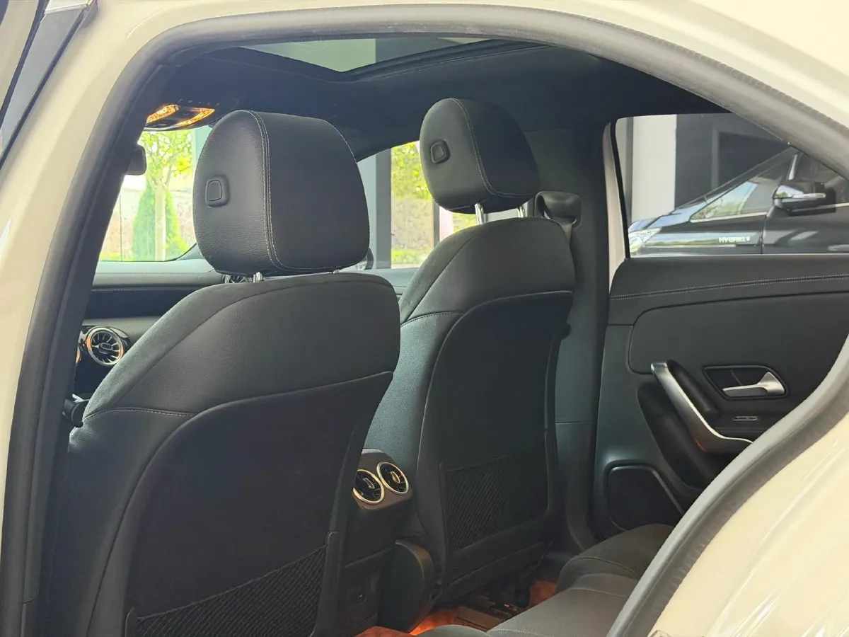 2022 Mercedes-Benz A Class 1.3T 163HP L4 7DCT,autocango,china used car exporter,china ev exporter,chinese used car exporter,chinese used ev exporter